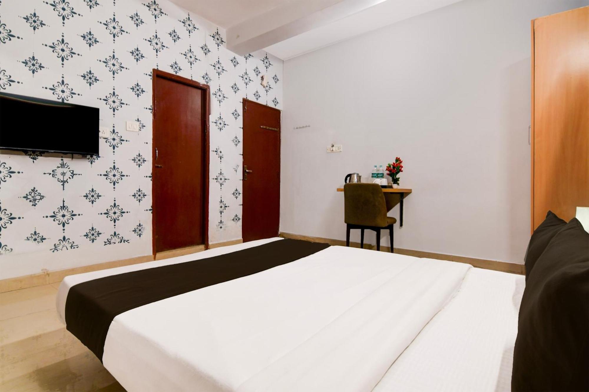Super Hotel O Picnic Garden Formerly Amaris Stay Calcutta Buitenkant foto